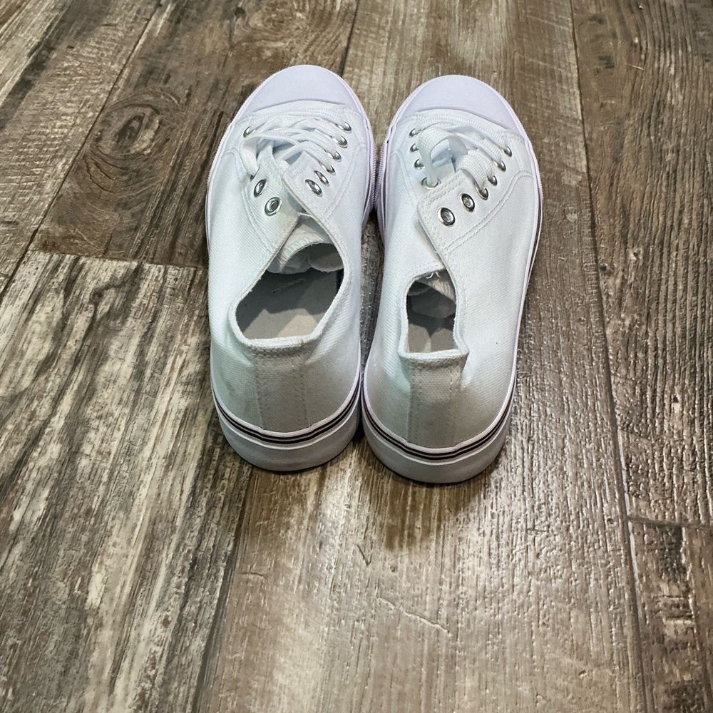 Women’s Classic White Canvas Sneakers Size 8 - Picture 6 of 7